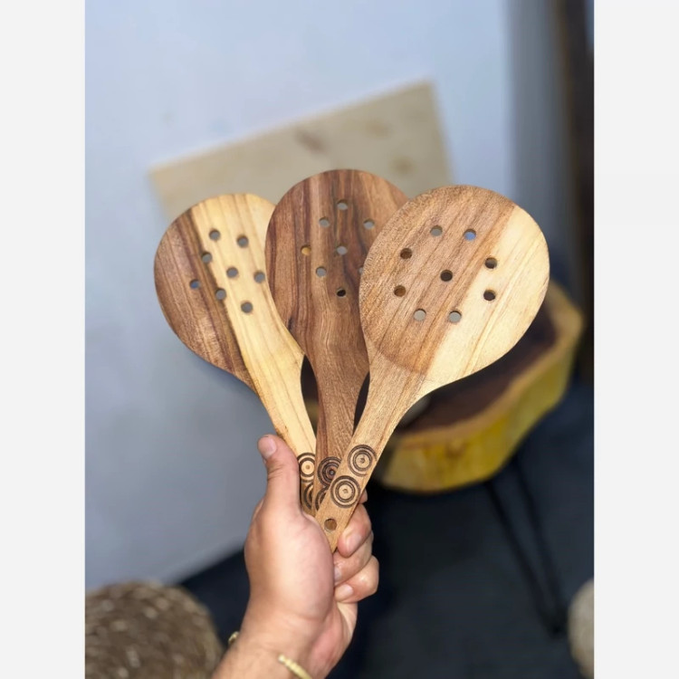 کفگیر پلویی چوبی اعلا (پس کرایه)