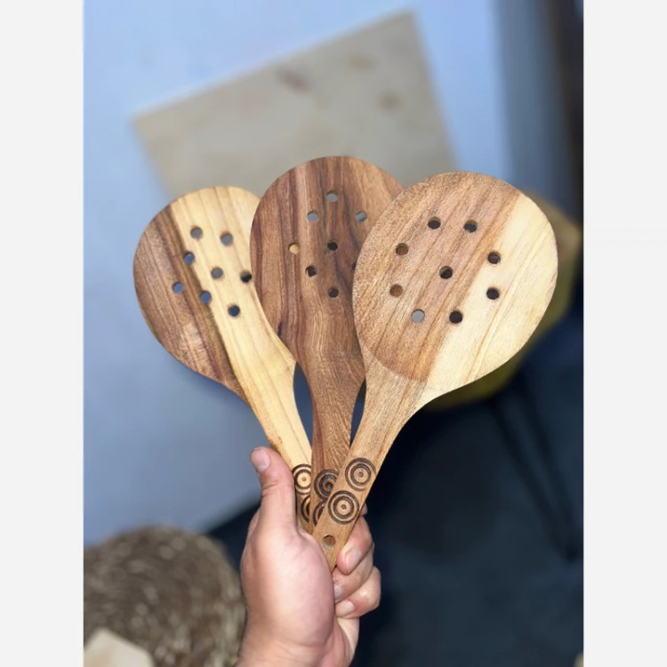 کفگیر پلویی چوبی اعلا (پس کرایه)